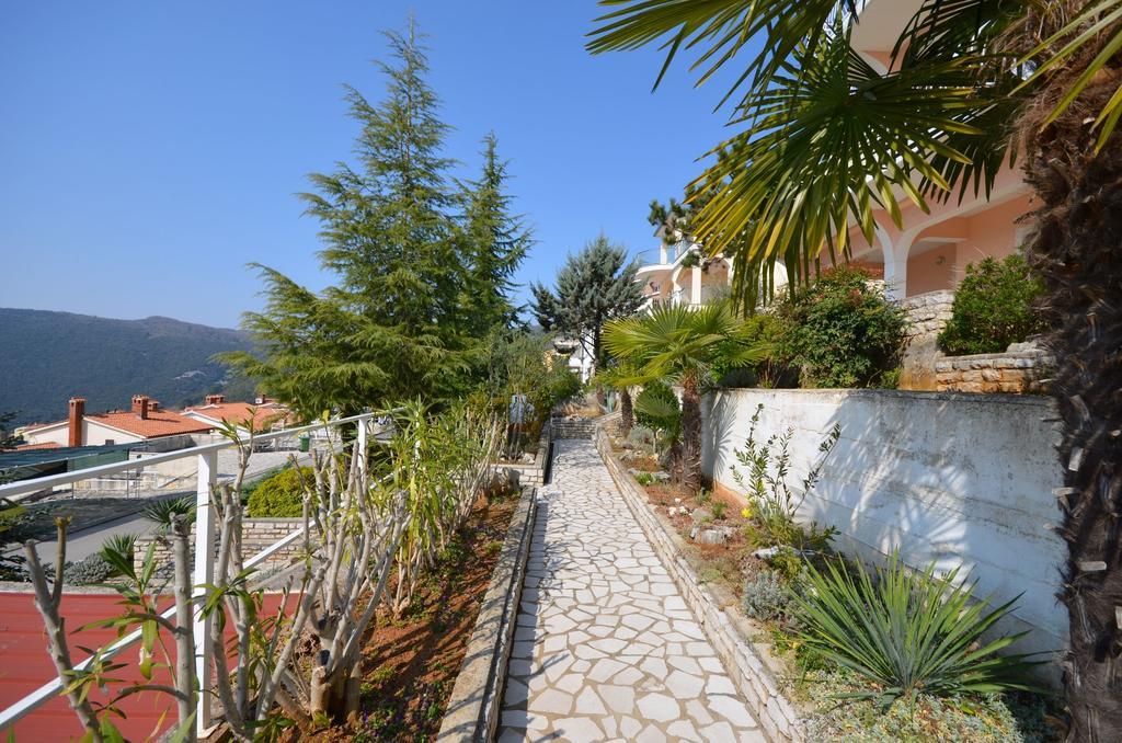 Apartments Slavica Рабац Экстерьер фото