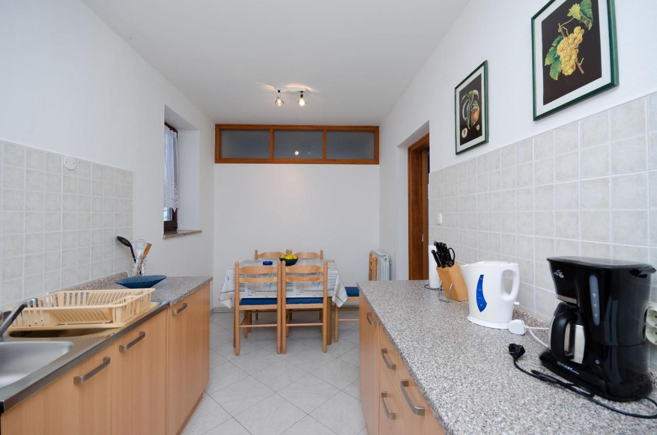 Apartments Slavica Рабац Экстерьер фото